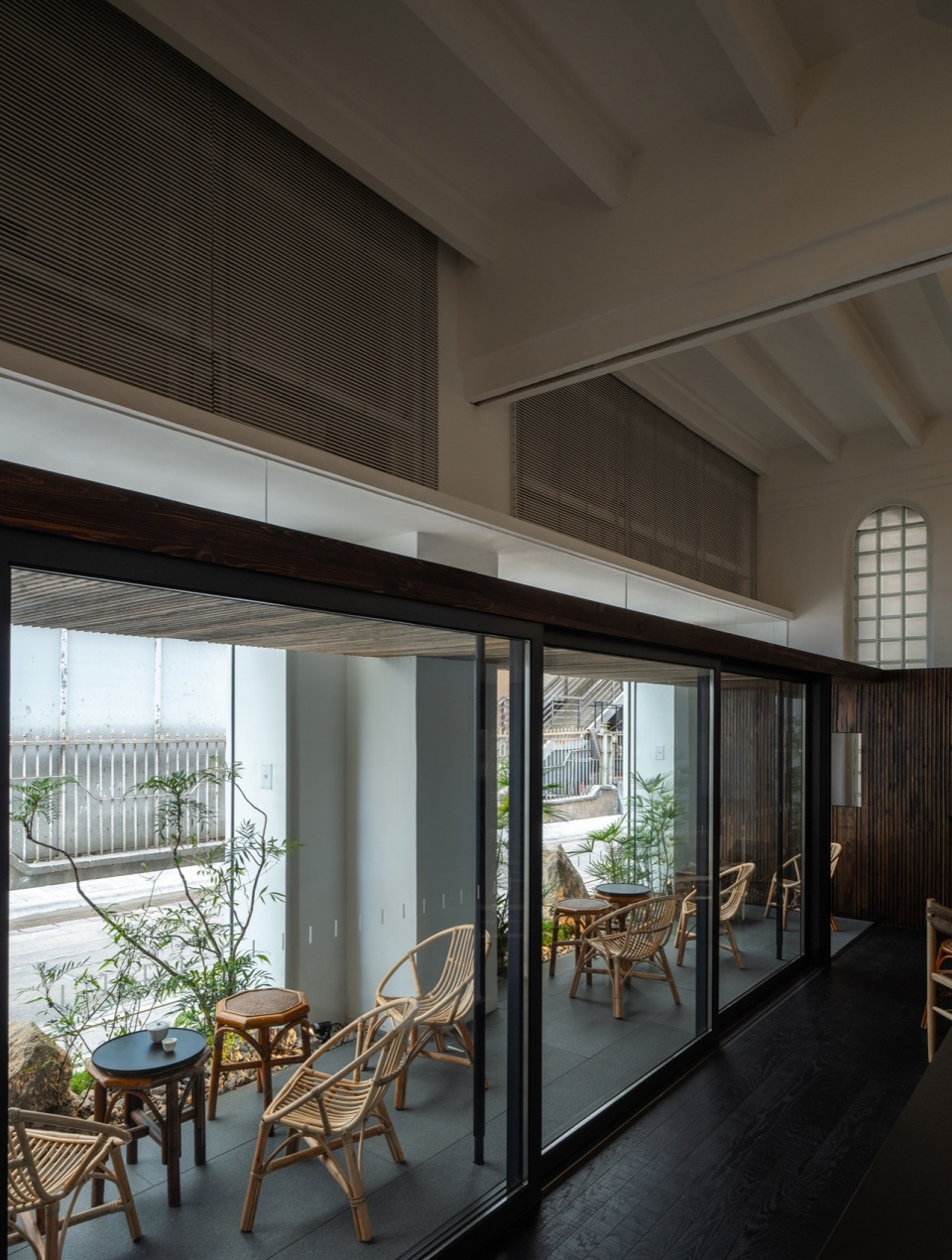 che tea house 室内看向外廊©摄影张超