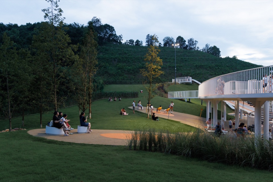 liuquan lake childrens park 05与山麓地形重新建立链接