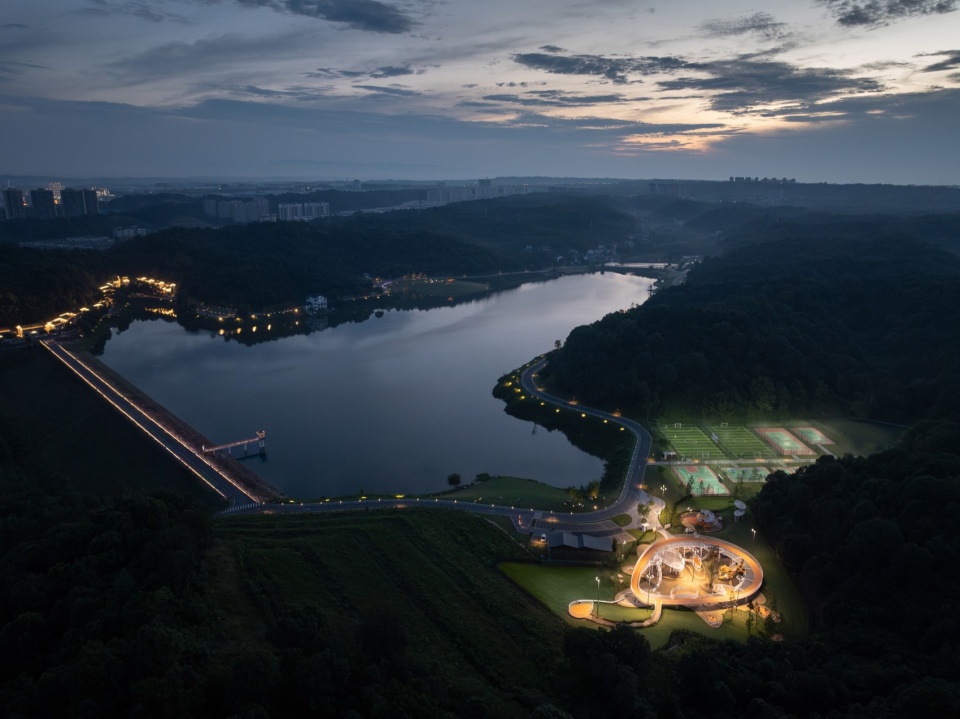 liuquan lake childrens park 14丘陵山麓湖畔间的儿童活动场所