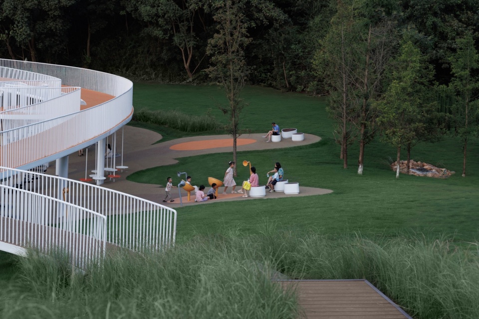 liuquan lake childrens park 15山脊线重新延伸回场地内部