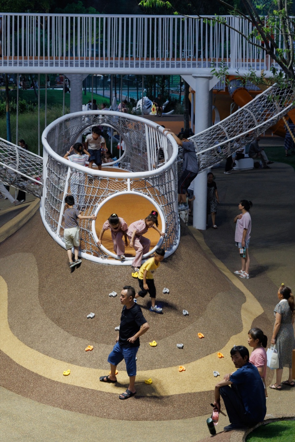 liuquan lake childrens park 32链接爬网的丘陵本身也是有趣的攀爬空间