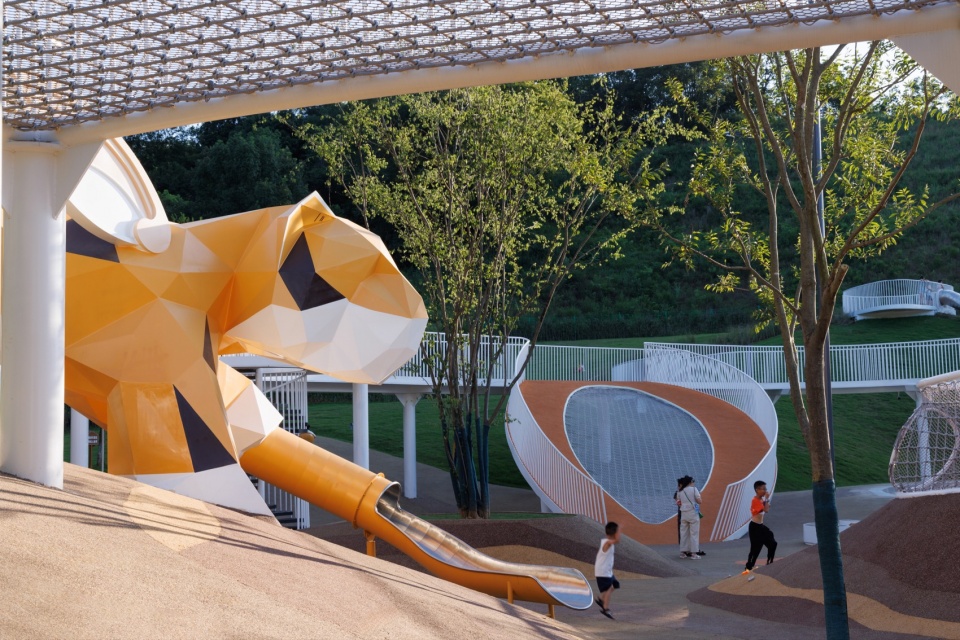 liuquan lake childrens park 34变成滑梯的虎猇是刚从山里出来的萌仔