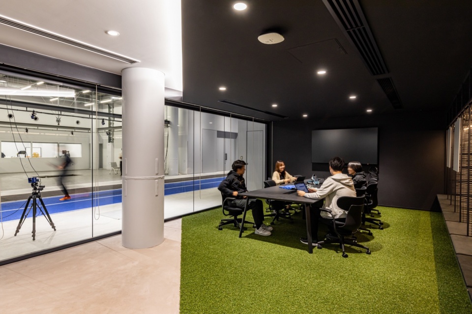 mizuno engine 11 Meeting room 1©Shinwa