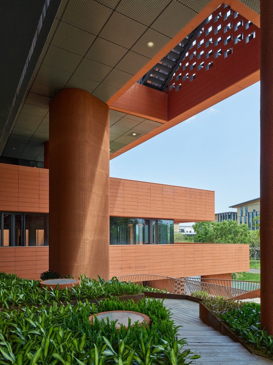RSC Building in Hainan by SUP Atelier of THAD Beijing Tsinghua Tongheng Urban Planning Design Institute