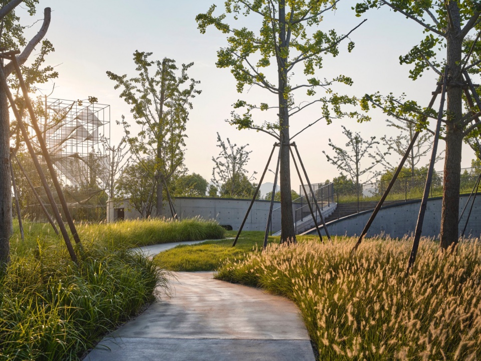 hangzhou riverfront public space the yinxing station the daqiao station by original design studio