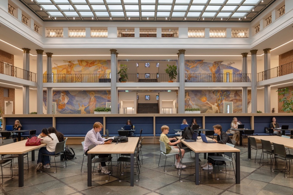 Renovation of The Van Maerlant lyceum by cepezed