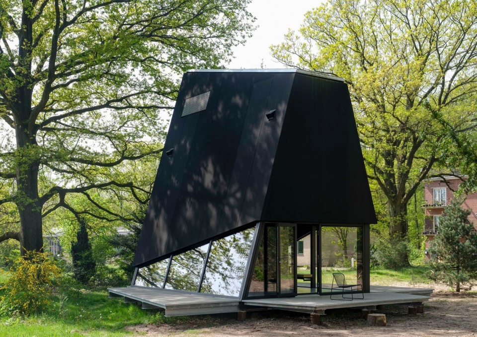 Retreat Stay Under the Radar by Sander van Schaik uta