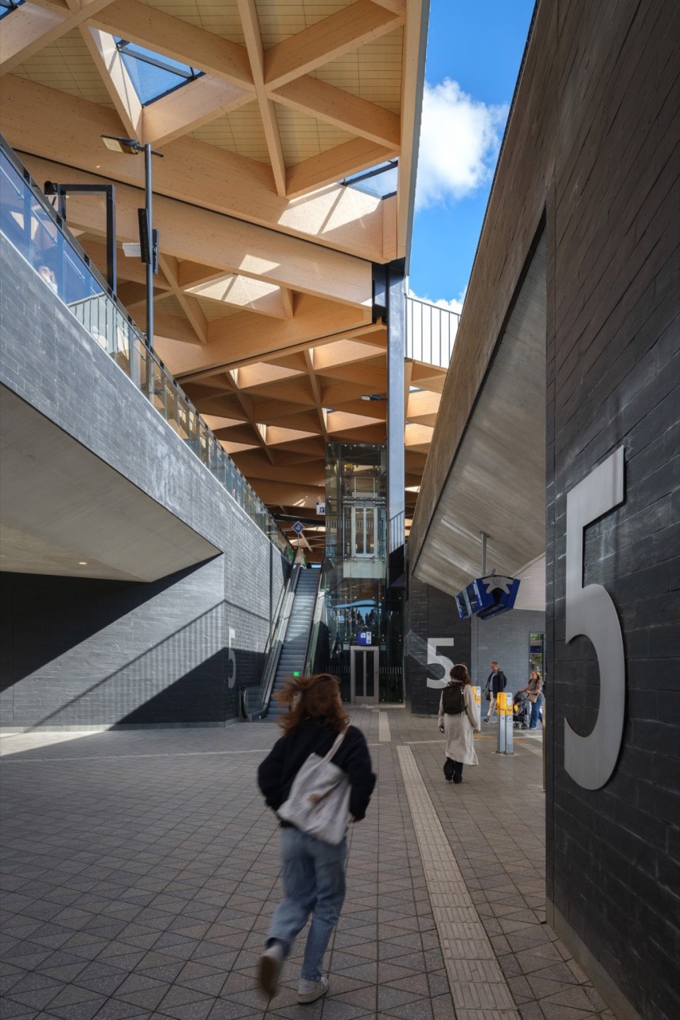 Ede Wageningen train station by Mecanoo Royal HaskoningDHV