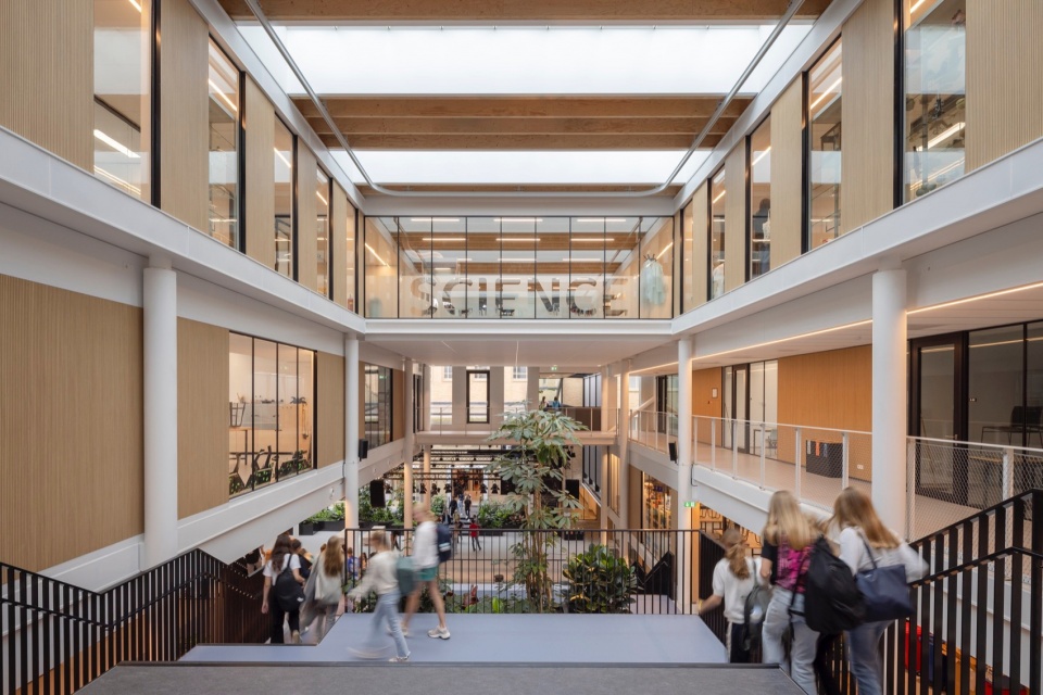 Renovation of The Van Maerlant lyceum by cepezed