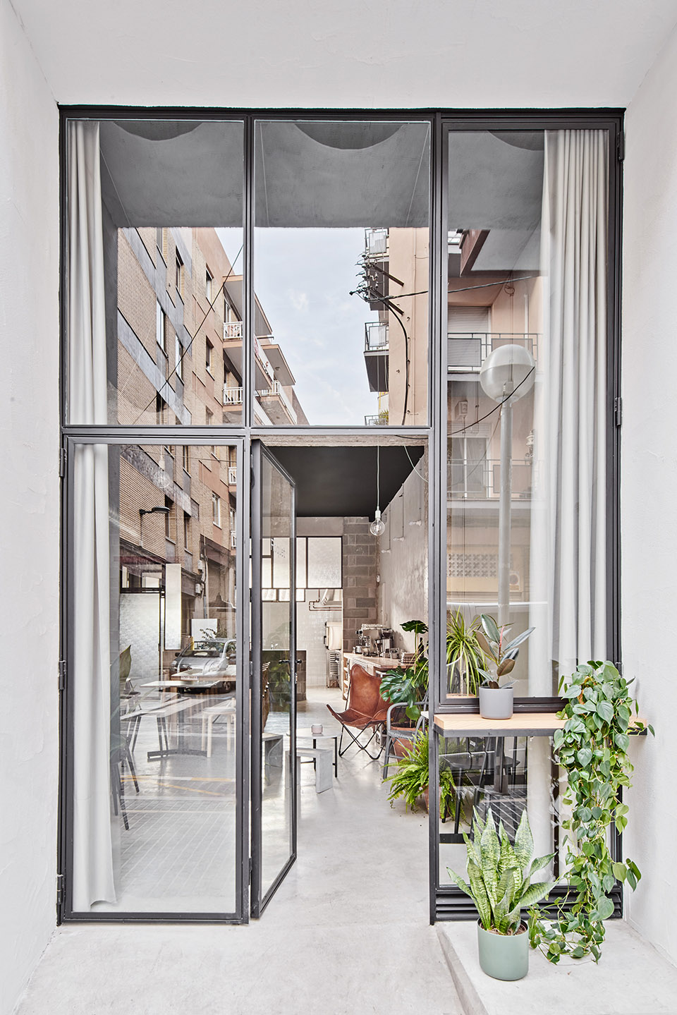 cafe roquet by nua arquitectures
