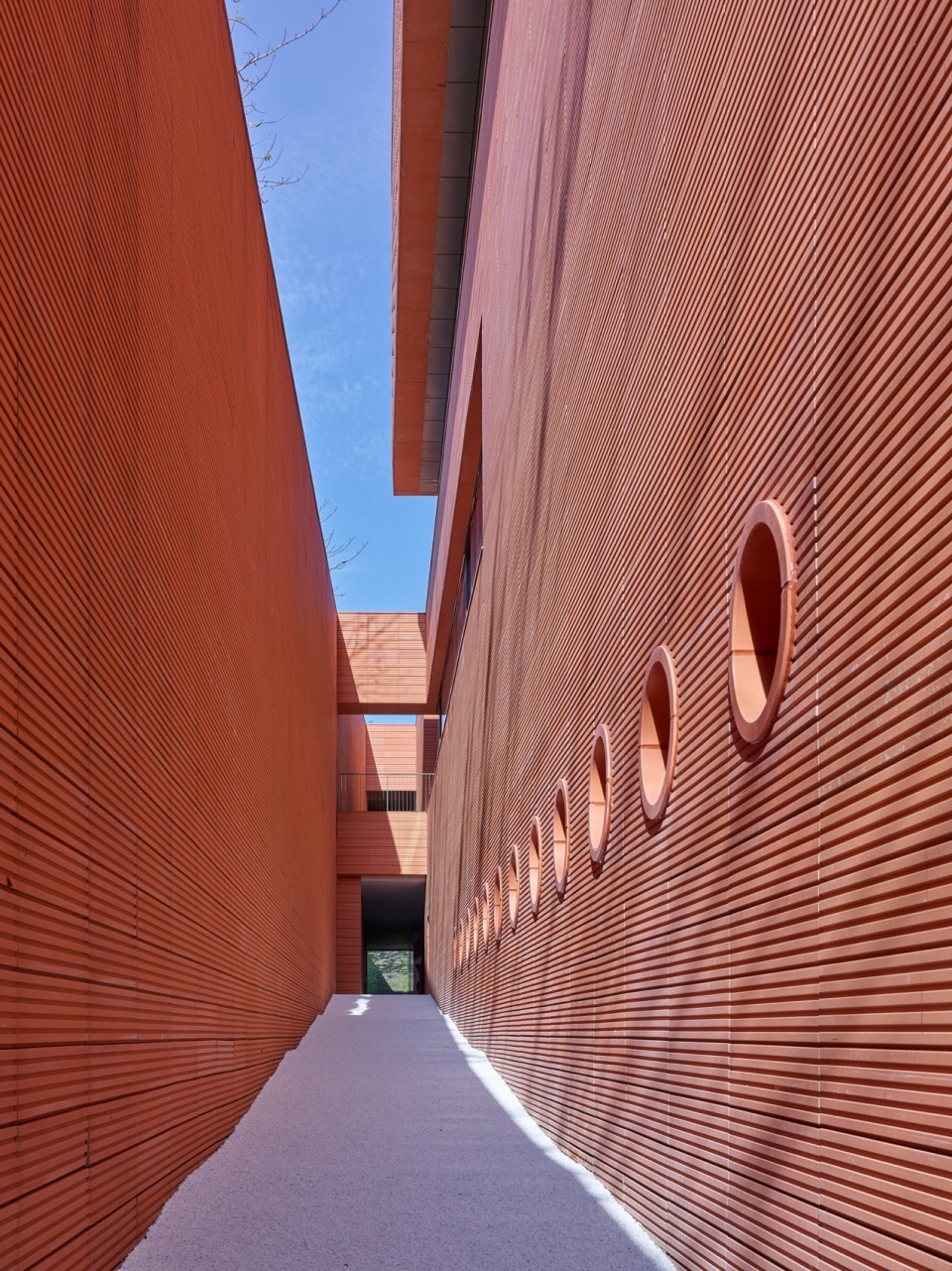 RSC Building in Hainan by SUP Atelier of THAD Beijing Tsinghua Tongheng Urban Planning Design Institute