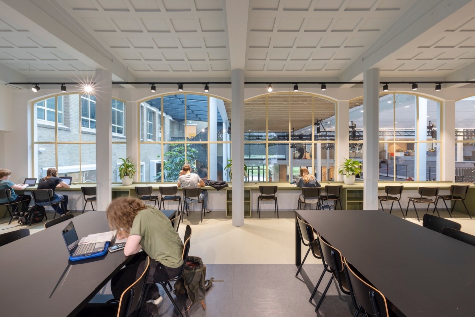 Renovation of The Van Maerlant lyceum by cepezed