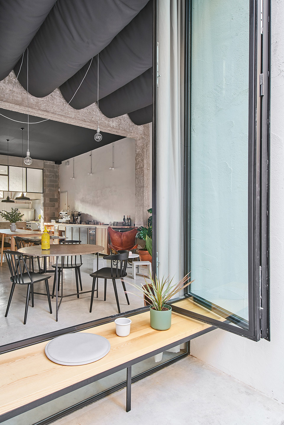 cafe roquet by nua arquitectures