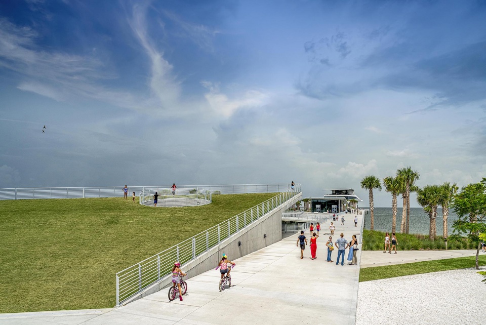 2023 ASLA URBAN DESIGN AWARD OF HONOR St Pete Pier Revitalization of Waterfront and Historic Pier Site by KEN SMITH WORKSHOP