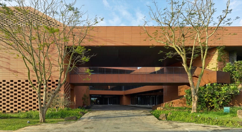 RSC Building in Hainan by SUP Atelier of THAD Beijing Tsinghua Tongheng Urban Planning Design Institute