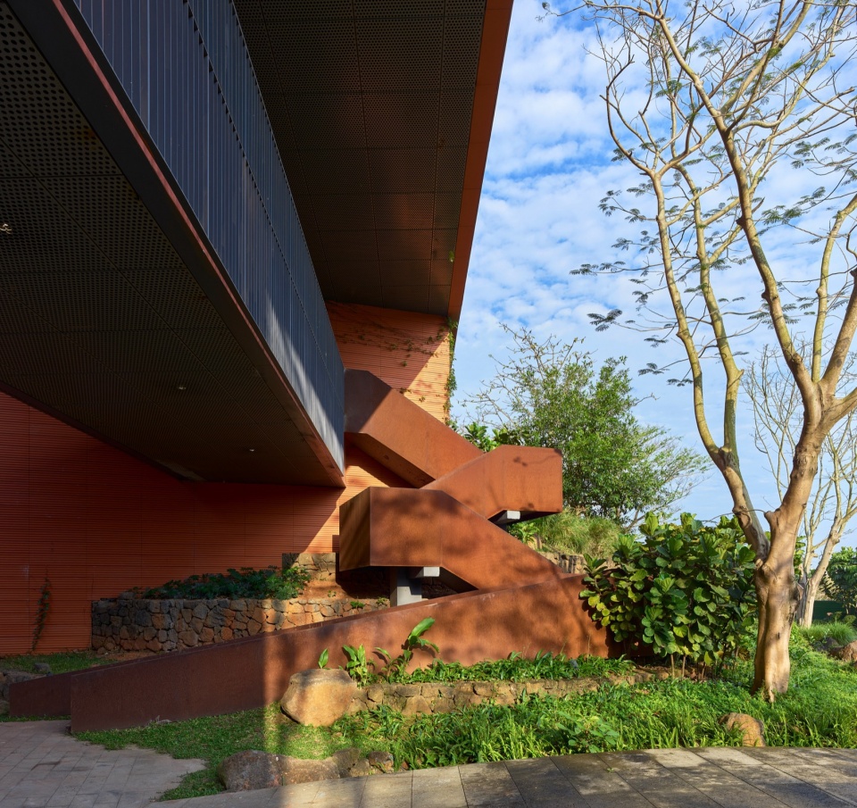 RSC Building in Hainan by SUP Atelier of THAD Beijing Tsinghua Tongheng Urban Planning Design Institute