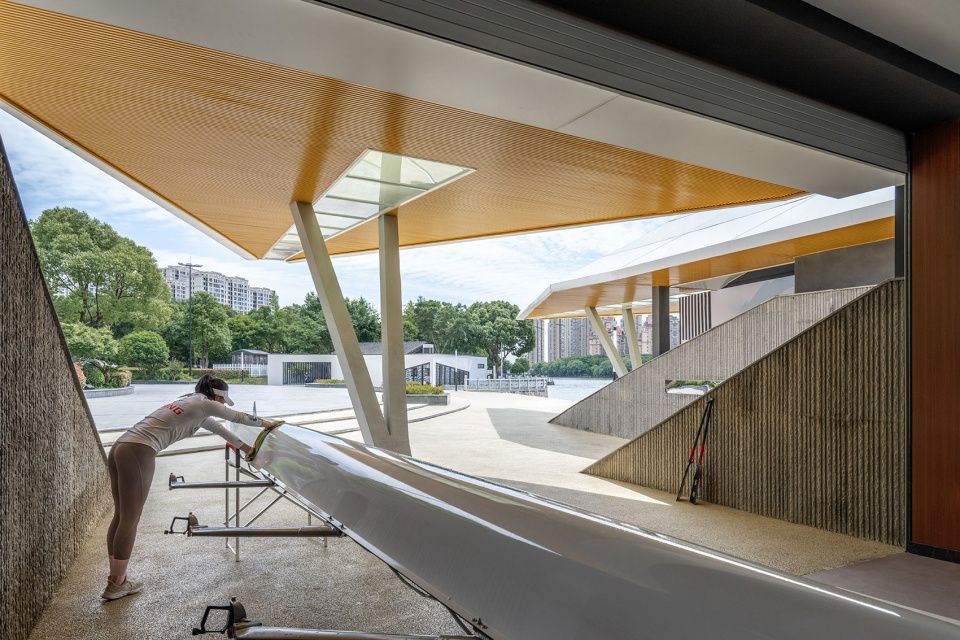 the rowing club at the beidong lake of pinghu city by cctn design