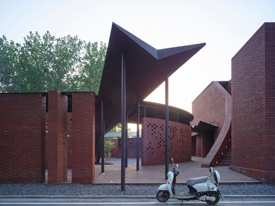 Yunzhai Community Center China by SUP Atelier of THAD