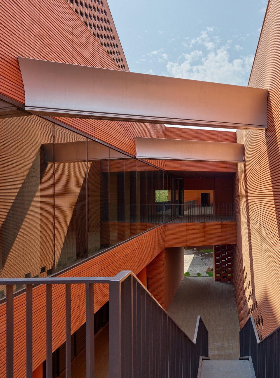 RSC Building in Hainan by SUP Atelier of THAD Beijing Tsinghua Tongheng Urban Planning Design Institute
