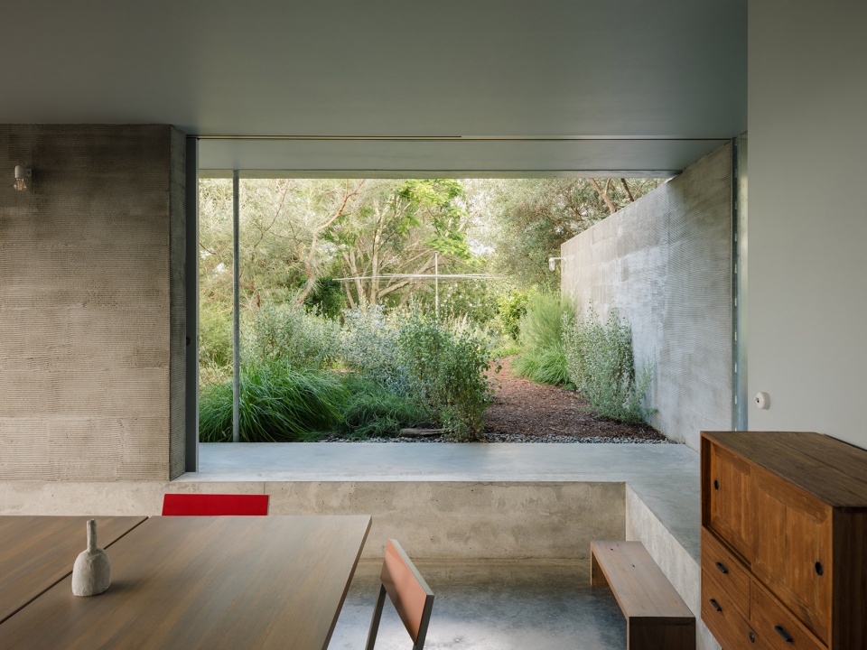 red hill house studio by zuzananicholas