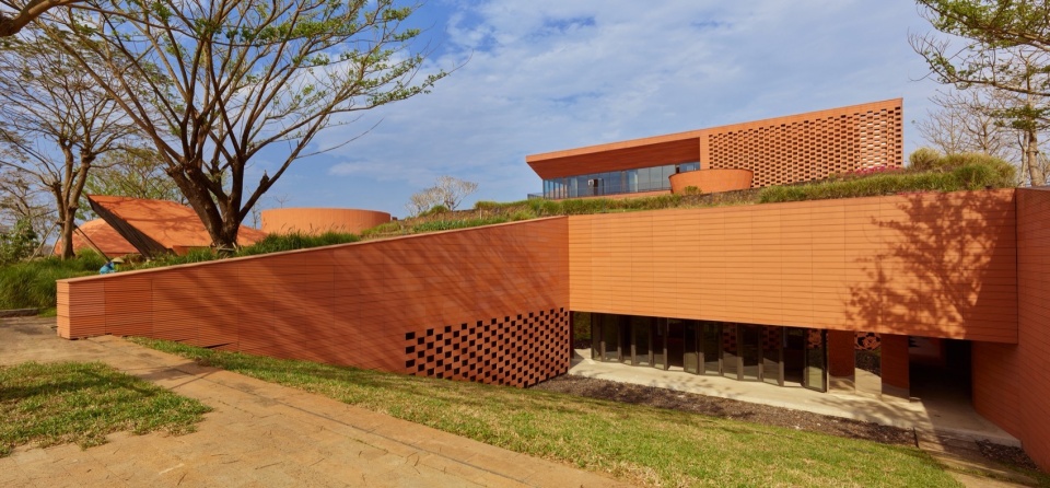 RSC Building in Hainan by SUP Atelier of THAD Beijing Tsinghua Tongheng Urban Planning Design Institute