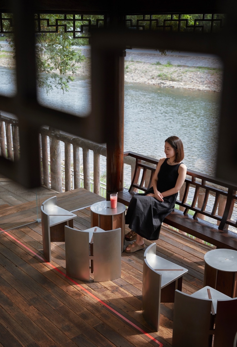 Red Pavilion under the Moon by Shejin Space Design Office