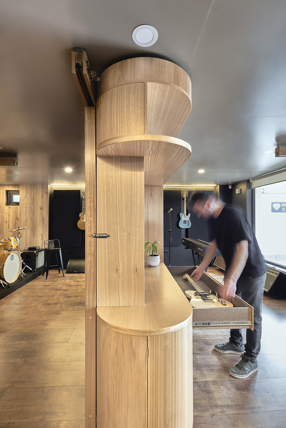 pivot by iwi studio tec taller ec
