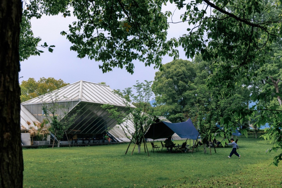 hangzhou riverfront public space the yinxing station the daqiao station by original design studio