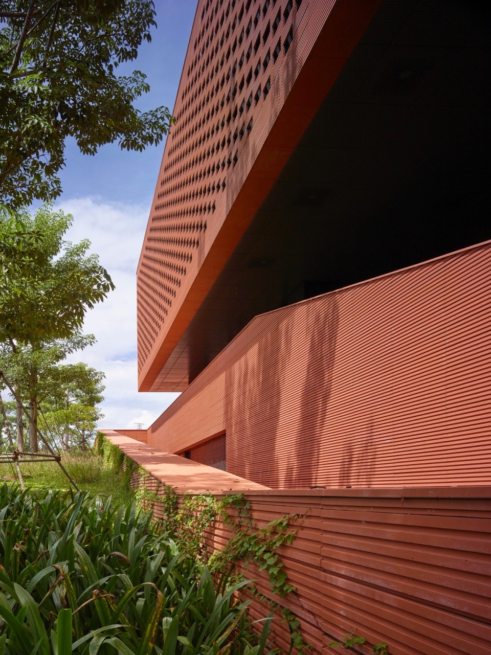 RSC Building in Hainan by SUP Atelier of THAD Beijing Tsinghua Tongheng Urban Planning Design Institute