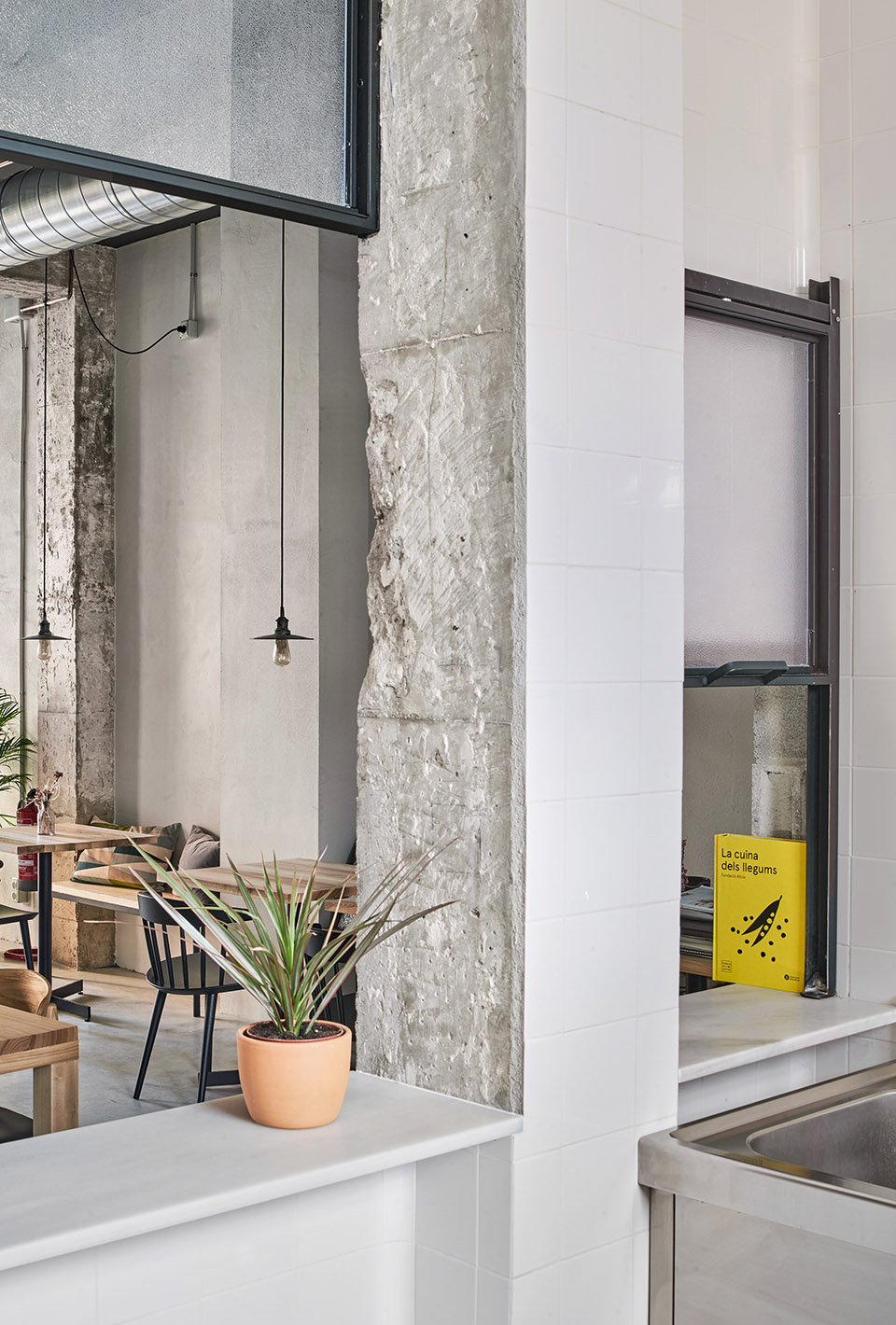 cafe roquet by nua arquitectures