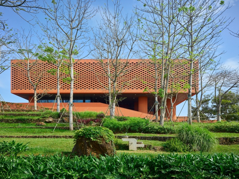 RSC Building in Hainan by SUP Atelier of THAD Beijing Tsinghua Tongheng Urban Planning Design Institute