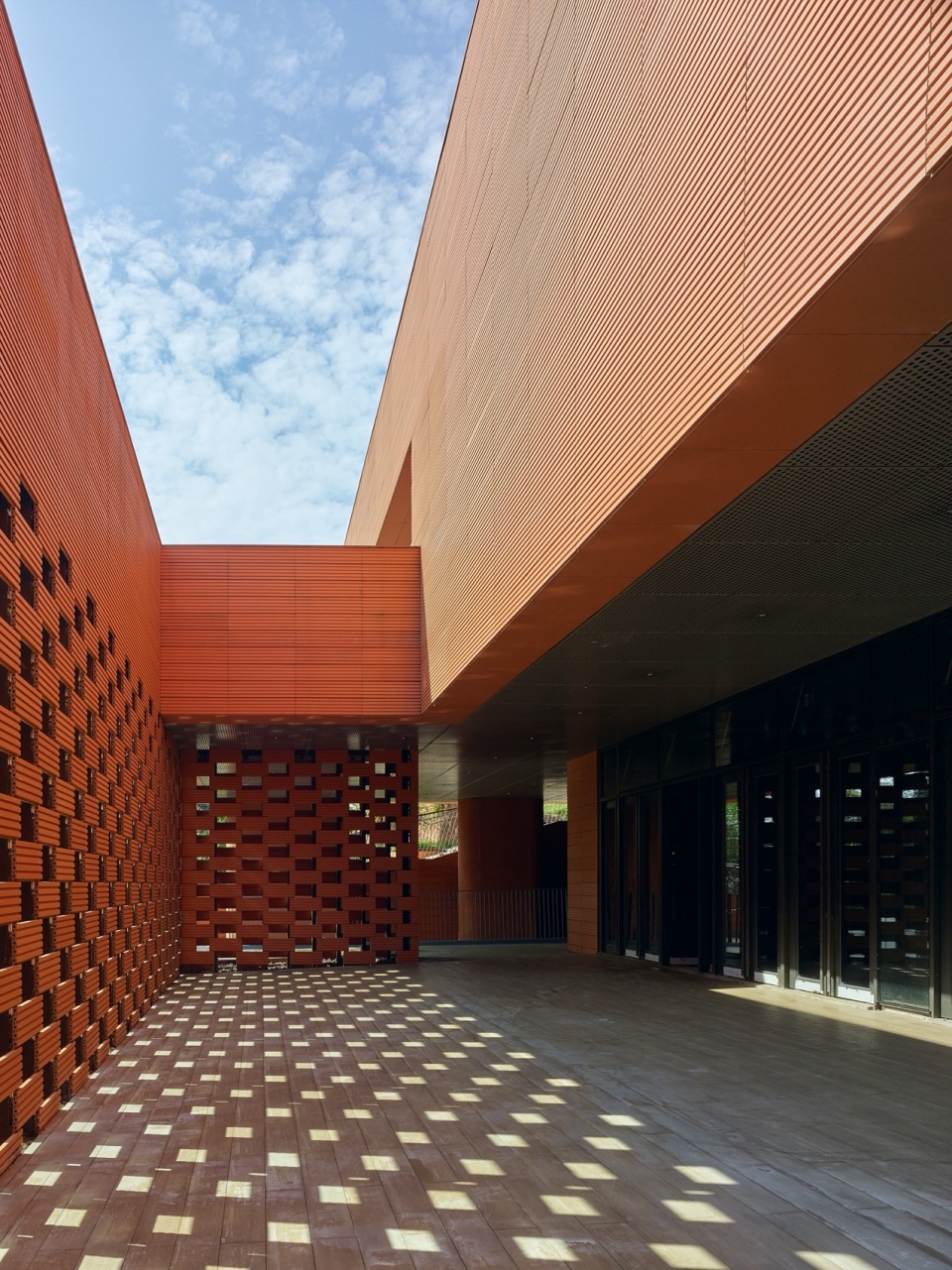 RSC Building in Hainan by SUP Atelier of THAD Beijing Tsinghua Tongheng Urban Planning Design Institute