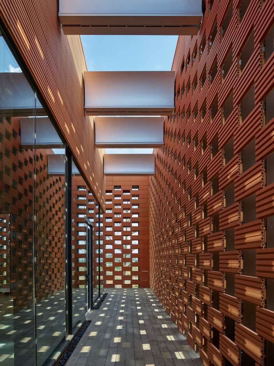 RSC Building in Hainan by SUP Atelier of THAD Beijing Tsinghua Tongheng Urban Planning Design Institute