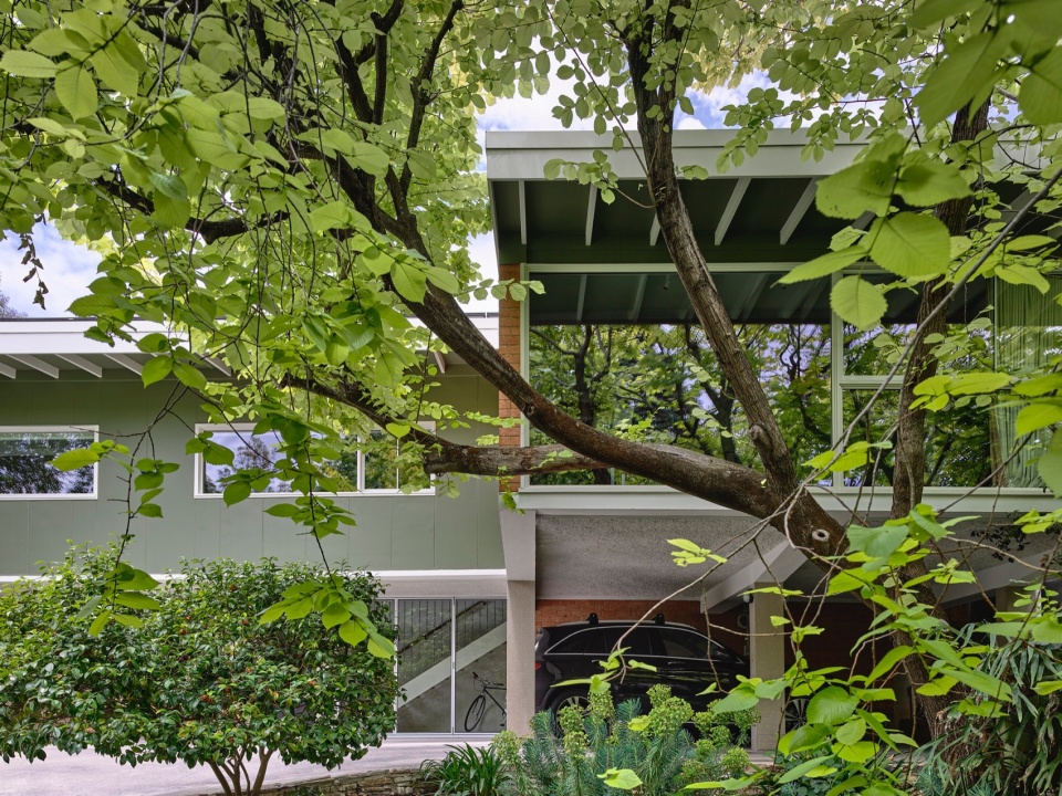 connected house by albert mo architects