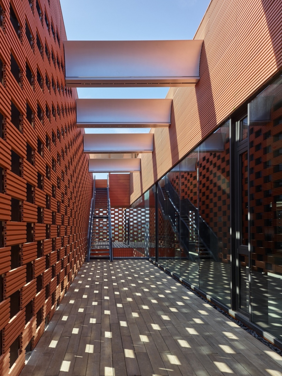 RSC Building in Hainan by SUP Atelier of THAD Beijing Tsinghua Tongheng Urban Planning Design Institute