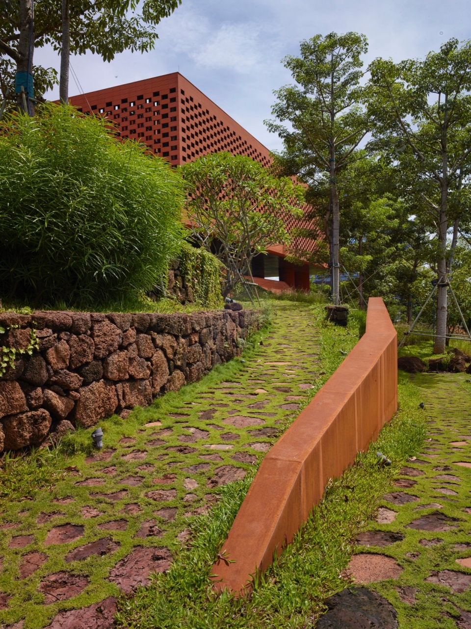 RSC Building in Hainan by SUP Atelier of THAD Beijing Tsinghua Tongheng Urban Planning Design Institute