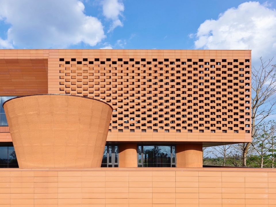 RSC Building in Hainan by SUP Atelier of THAD Beijing Tsinghua Tongheng Urban Planning Design Institute