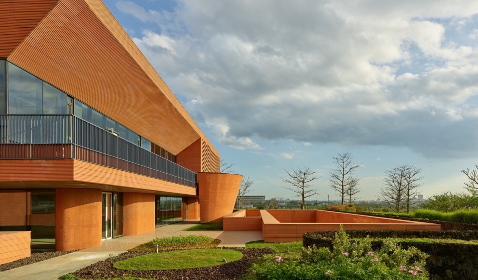 RSC Building in Hainan by SUP Atelier of THAD Beijing Tsinghua Tongheng Urban Planning Design Institute
