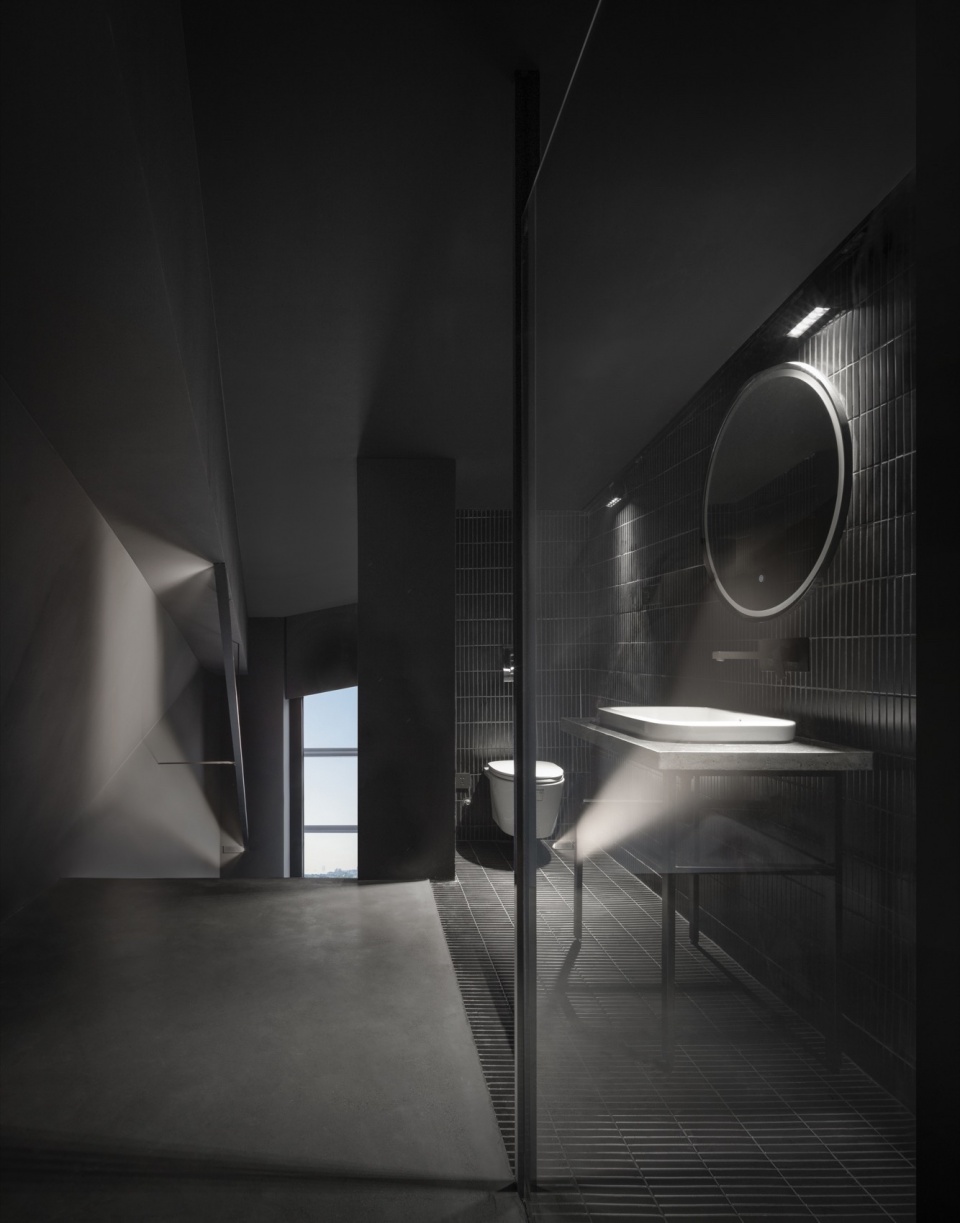 A Temporary Habitat 014 次卧卫生间 ©️是然建筑摄影 s
