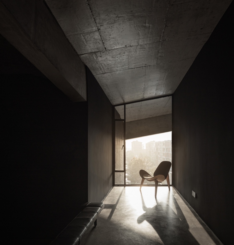A Temporary Habitat 015 次卧空间一角 ©️是然建筑摄影 s
