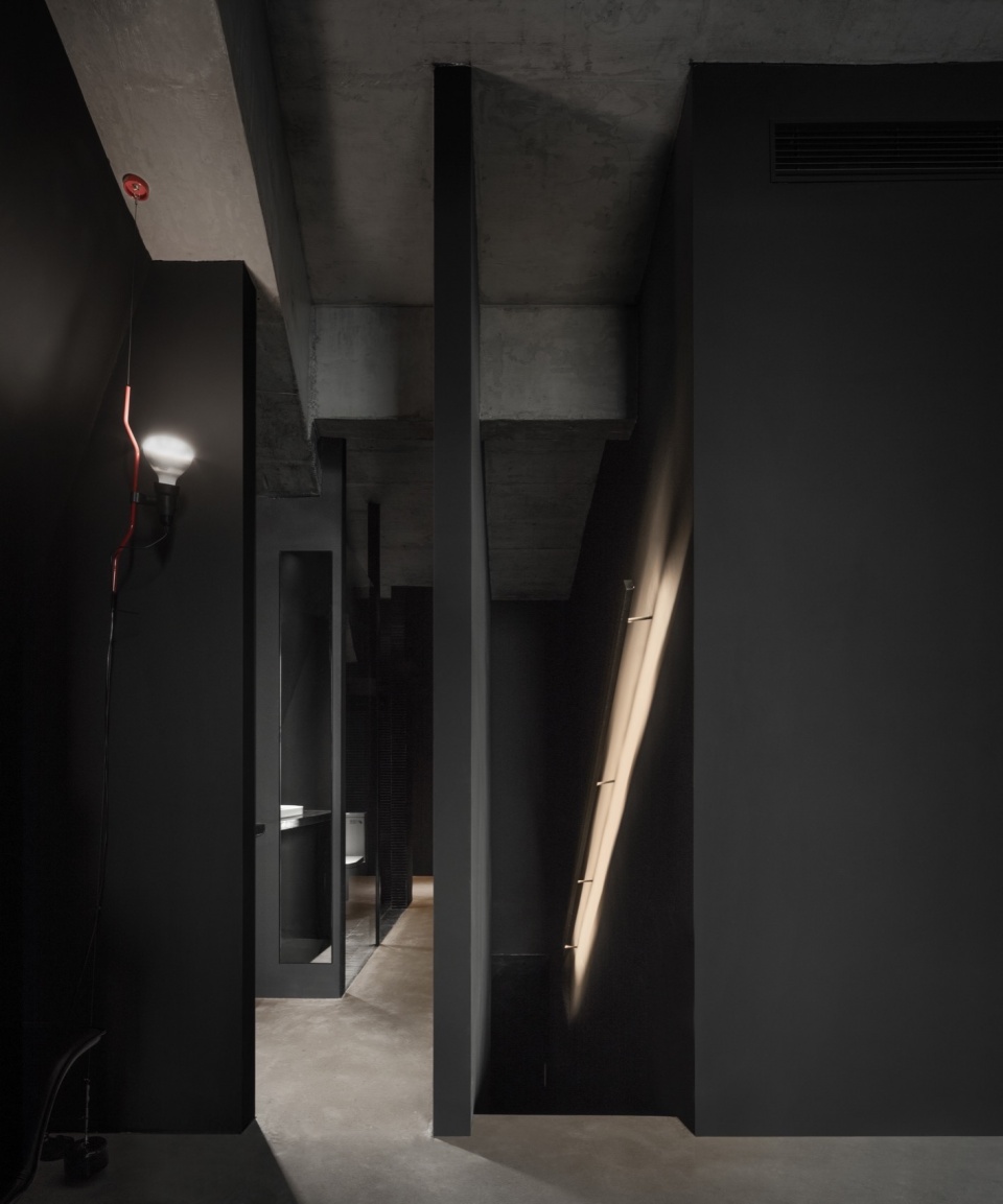 A Temporary Habitat 016 主卧楼梯及卫浴空间 ©️是然建筑摄影 s