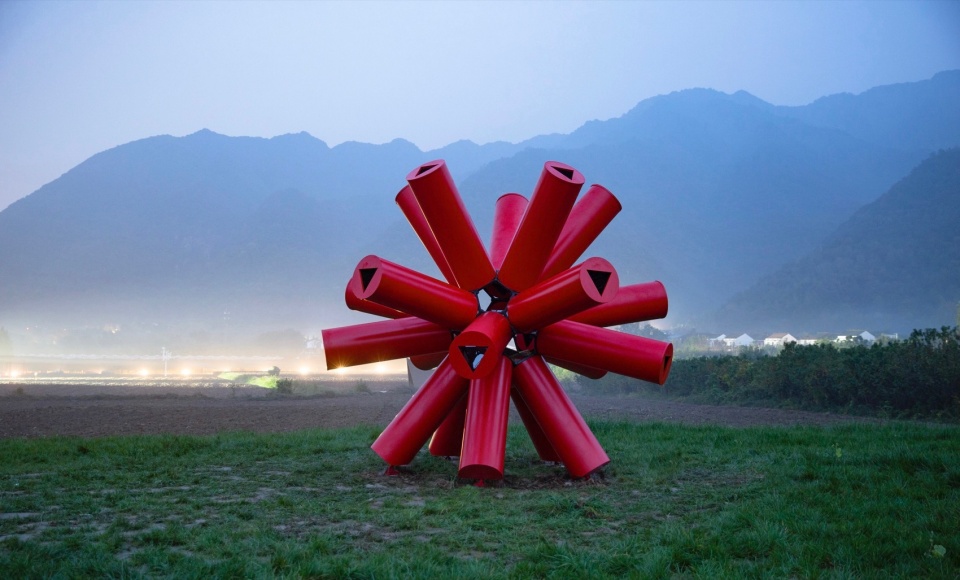 Night view of Starburst ©️Guanzhong Mangba Arts Festival