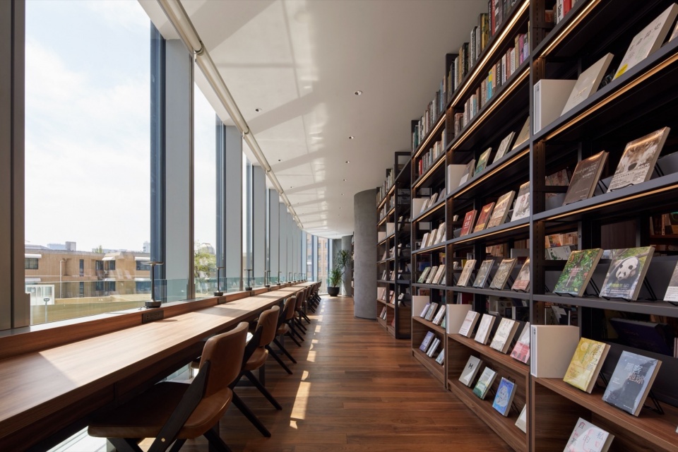 Photography – by URF Tsutaya bookstore 20241014162907