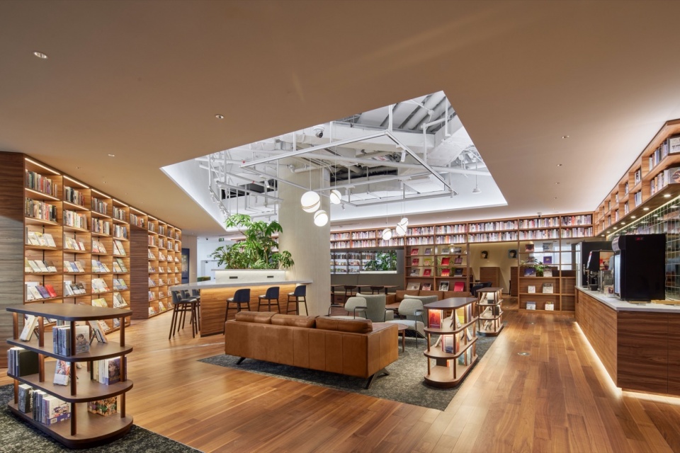 Photography – by URF Tsutaya bookstore 20241014162915