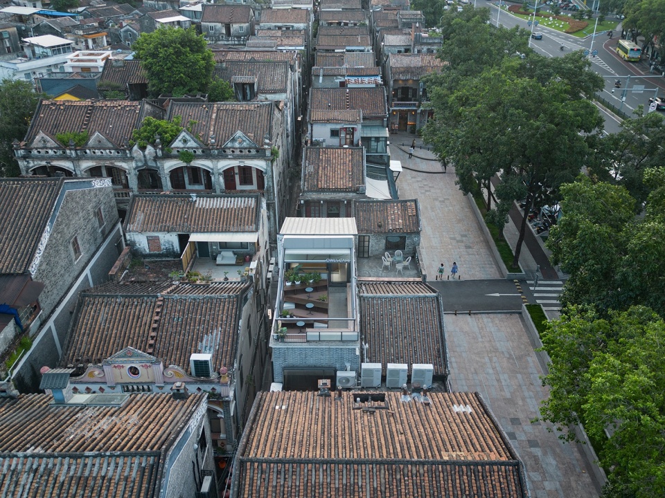 启明里街区普遍为形态类似的坡屋顶 The Qiming Li neighborhood is generally characterized by similar shaped pitched roofs ©李继津