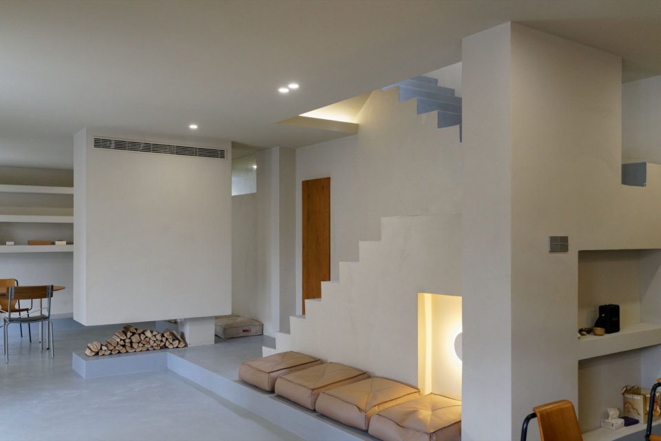 客厅与楼梯 shared home in yucun