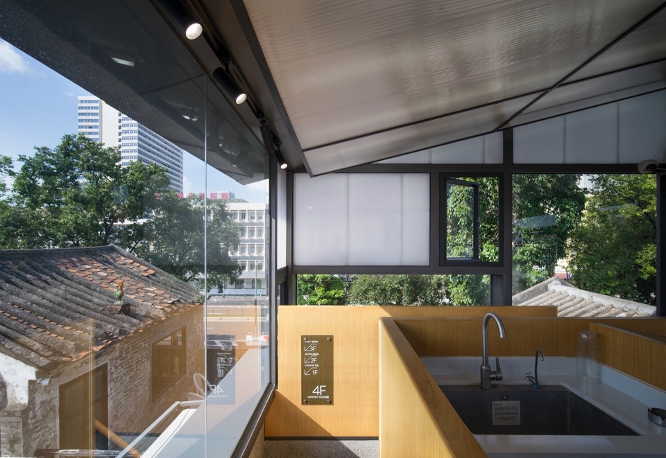 顶层杆件系统与聚碳酸酯板 The top level rod system and polycarbonate sheets ©URBAN NoMAD