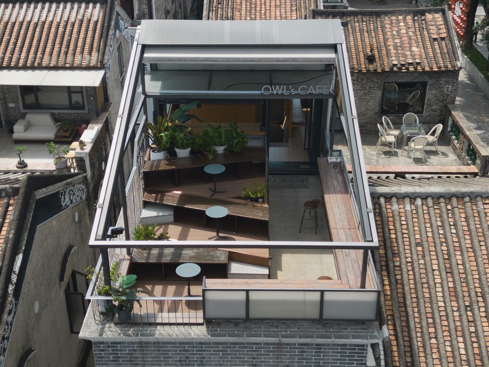 顶层鸟瞰图,阶梯式观景座位区 Top level aerial view terraced seating area with a panoramic view ©李继津