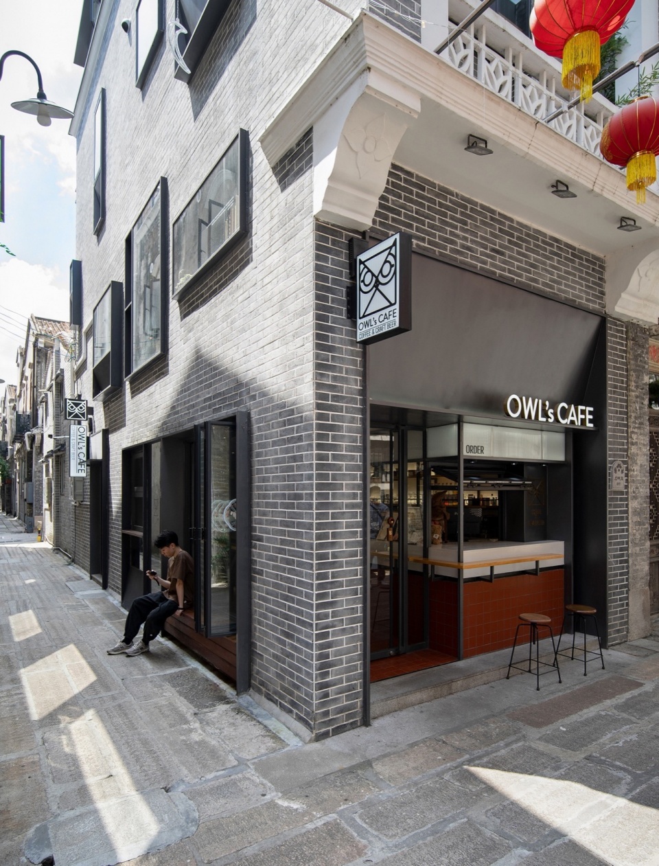 首层空间通过门窗往室外延申 The first floor space extends outdoors through doors and windows ©URBAN NoMAD