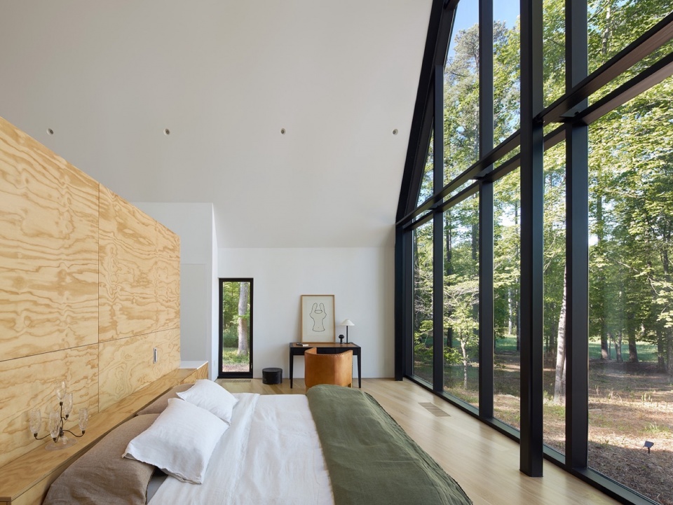 Steeplechase House by Brooks Scarpa